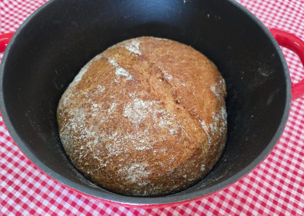 Tam Buğday Unlu Ev Ekmeği (Döküm Tencerede)