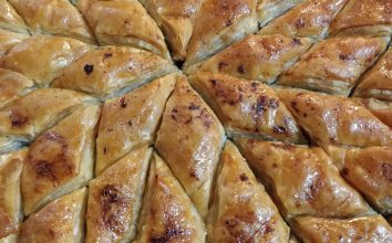 Kıyır Kıyır Ev Baklavası