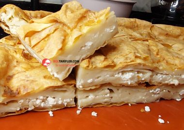 Bol Soslu Yalancı Su Böreği