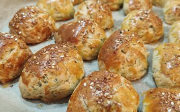 Dereotlu Peynir Dolgulu Poğaça