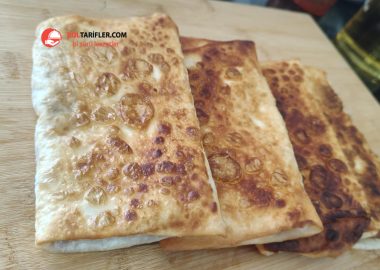 Süzme Yoğurtlu Çıtır Börek